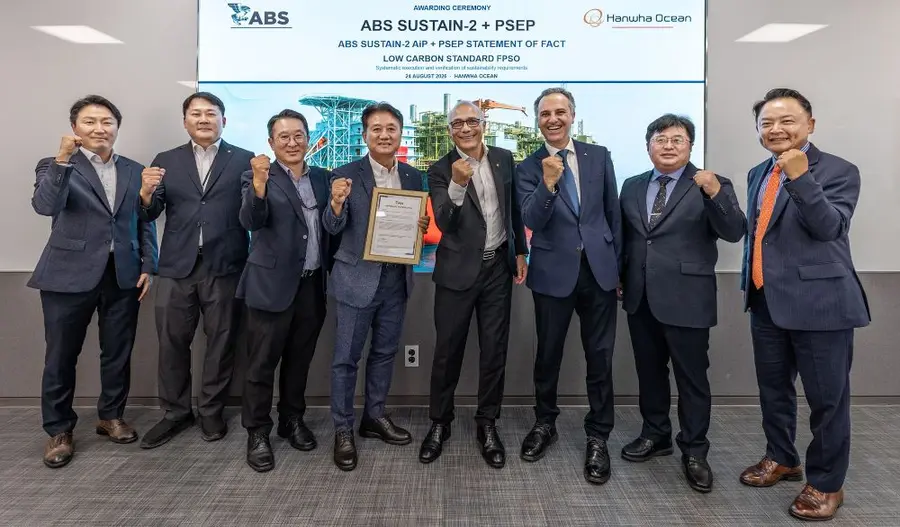 Philippe Levy, President of Hanwha Ocean EPU (Energy Plant Unit) (the fifth from the left), and Hasan Turkmen, President of ABS Far East Asia (the sixth from the left), along with other officials from both sides, take a commemorative photo after the AIP awarding ceremony. Photo = Hanwha Ocean