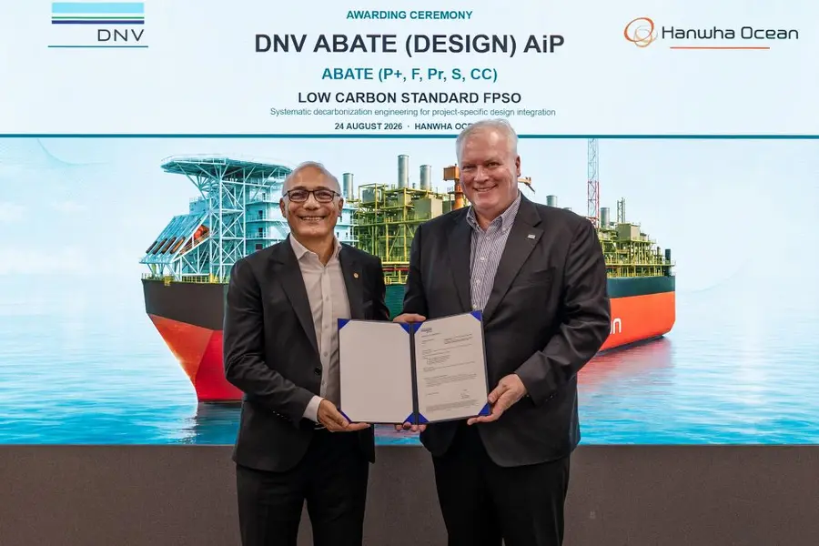 Philippe Levy, President of Hanwha Ocean EPU (Energy Plant Unit) (left), and Vidar Dolonen, CEO of the DNV Korea/Japan office, are conducting the AIP awarding ceremony. Photo = Hanwha Ocean
